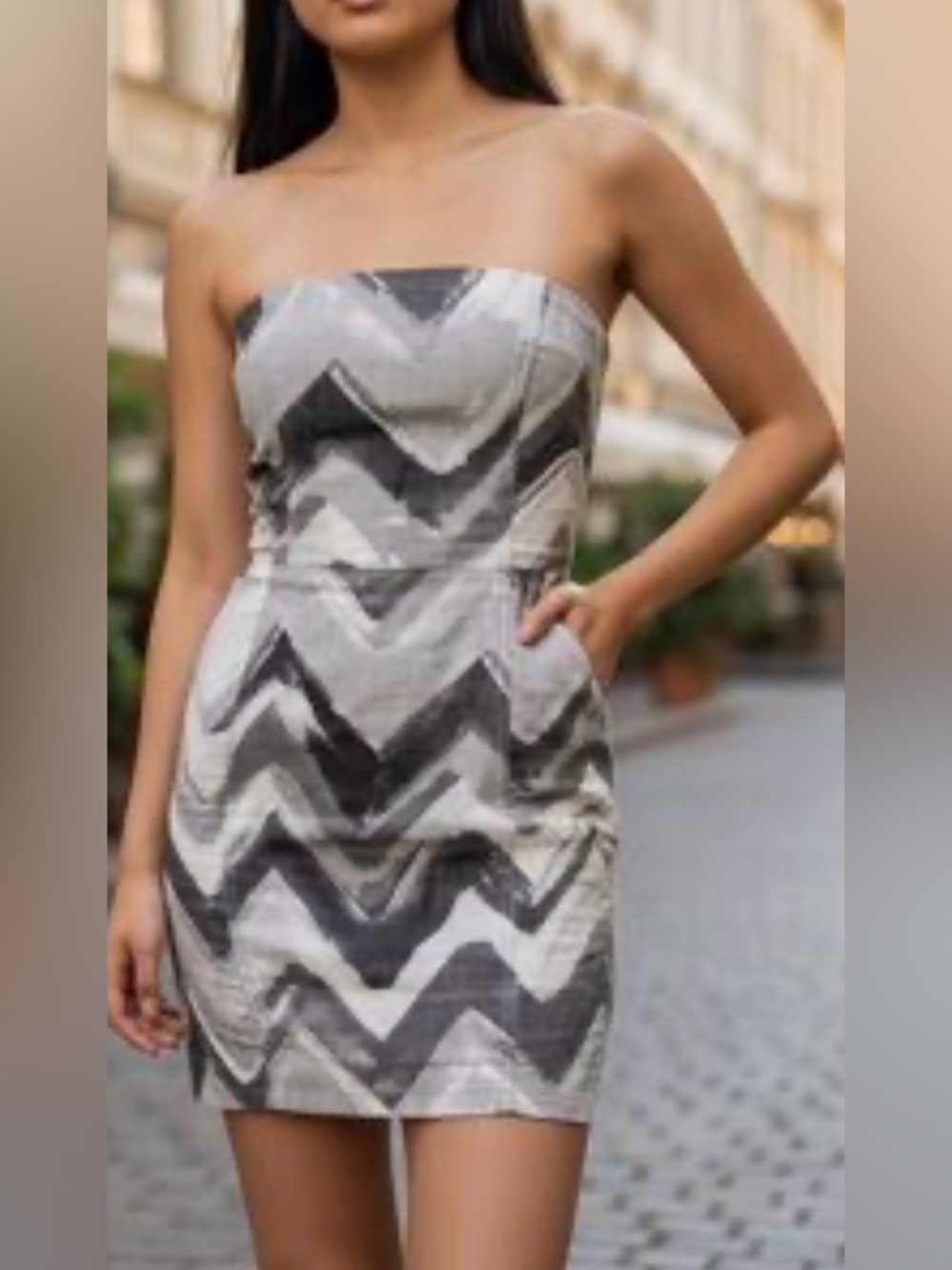 Banana Republic Strapless Zigzag 100% Linen Dress in Black and Gray, size 8.